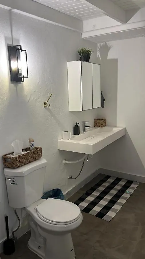 Pr1654-5 Private Rm W Keypad Qn Bed Balcony Easyparking Apartment San Juan Homestay